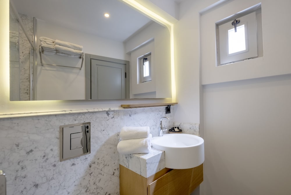 Standard Double Room - Photo 22