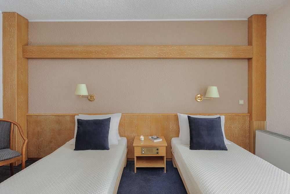 Room, 2 Twin Beds, City View photo 2