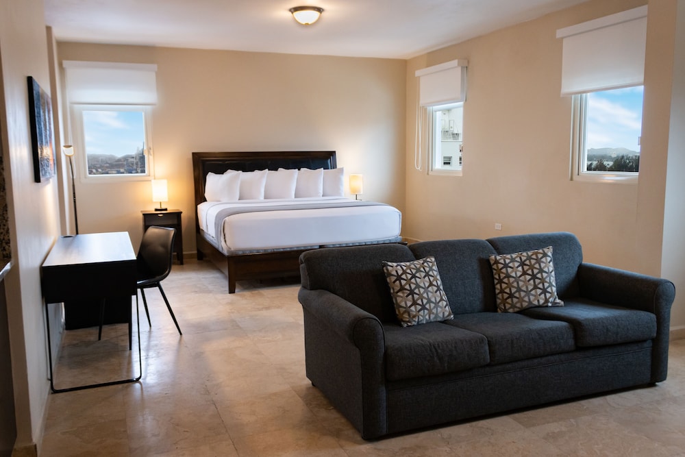 Deluxe Suite - Photo 1