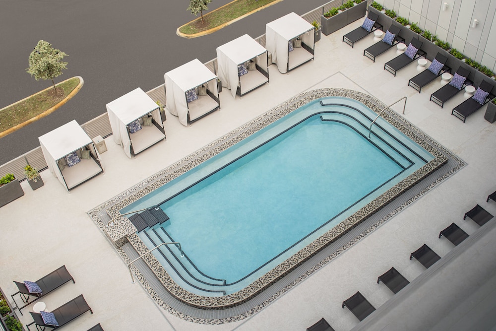 Room, 1 King Bed, Pool View (Mobility Accessible, Roll-In Shower)