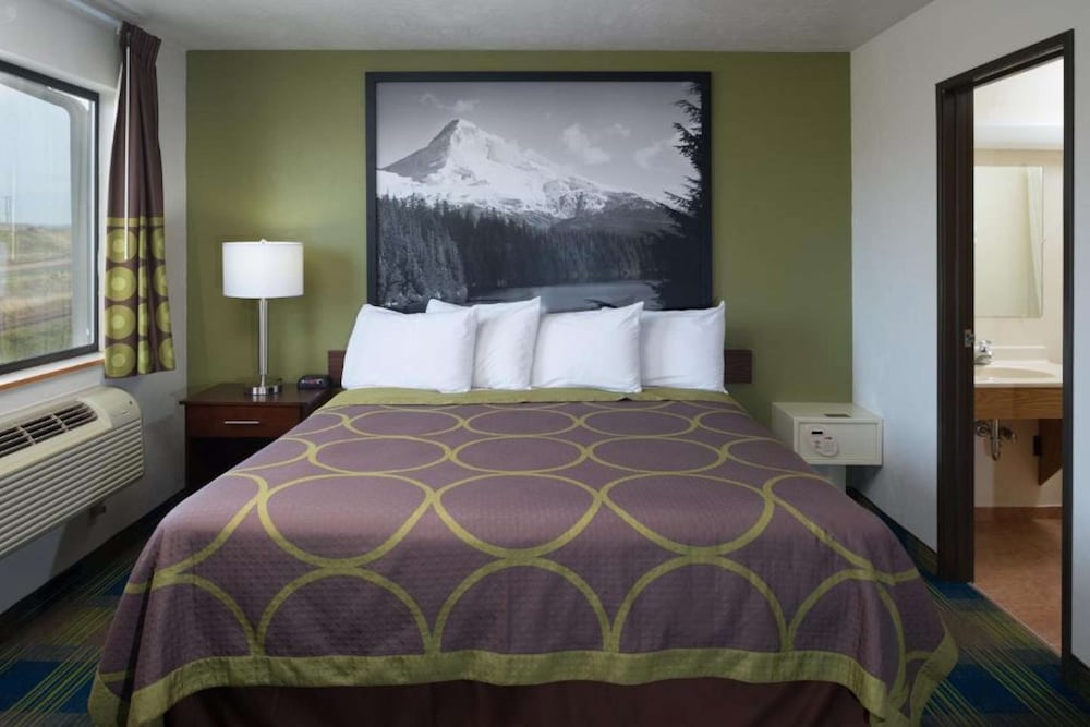 Suite, 1 King Bed, Non Smoking, Refrigerator & Microwave (with Sofabed) - Photo 3