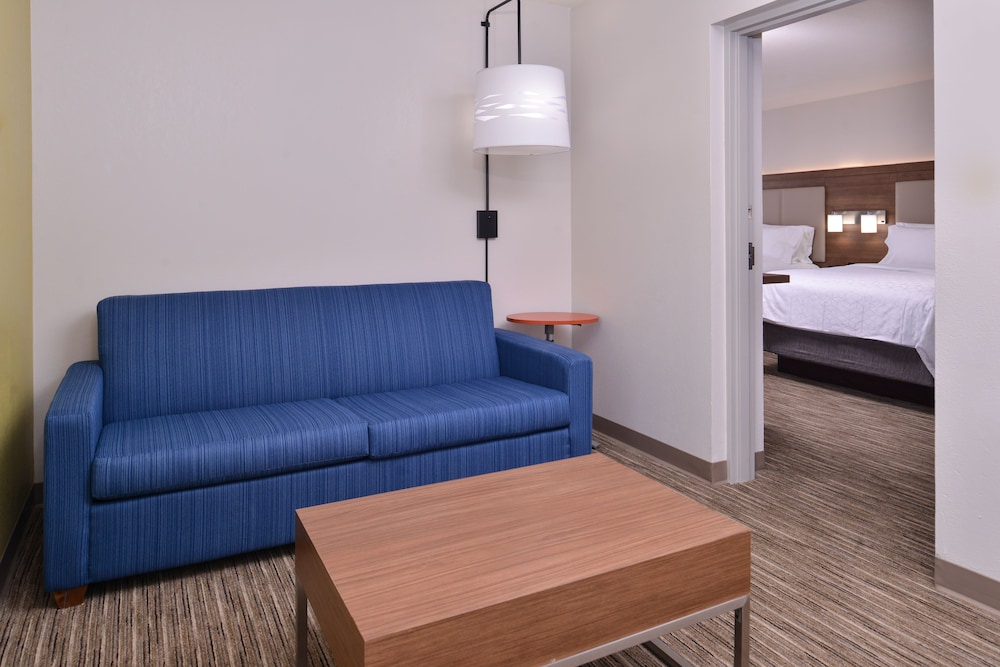Suite, 1 King Bed with Sofa bed, Accessible (Mobility) - Photo 5