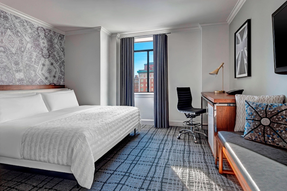Classic Room, 1 King Bed (Hearing Accessible) photo 1