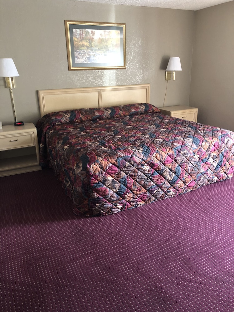 Deluxe Room, 1 King Bed - Photo 2