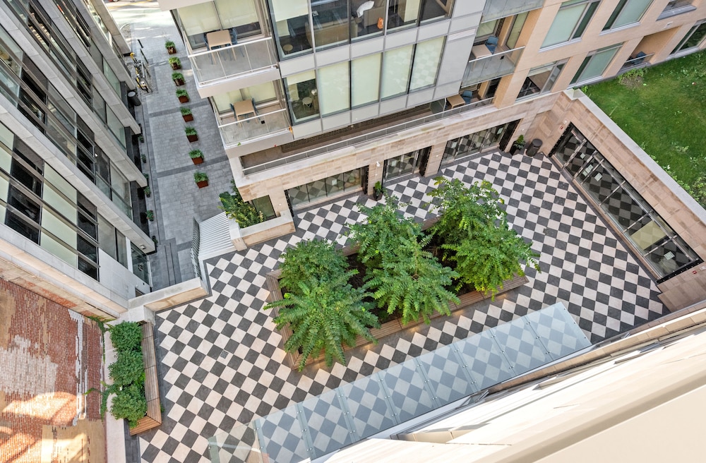 Executive One-Bedroom Courtyard - Photo 4