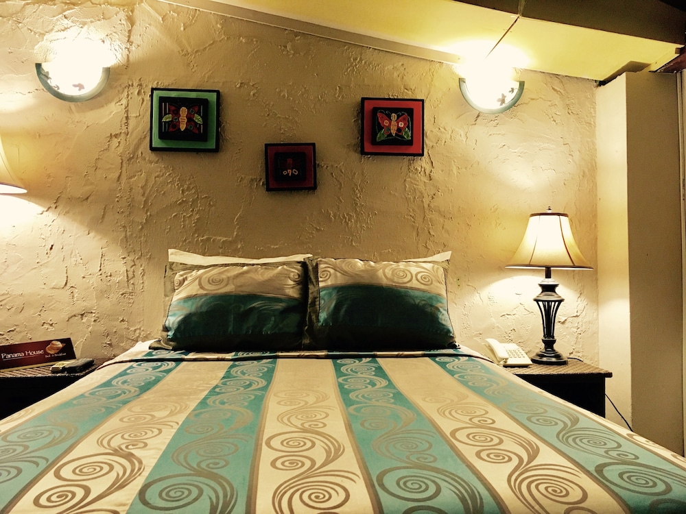 Basic Double Room, 1 Double Bed, Private Bathroom photo 2