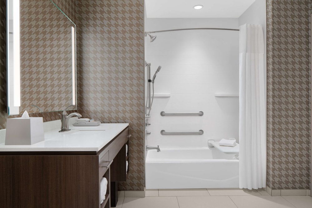 Studio, 1 King Bed, Accessible, Bathtub (Mobility & Hearing) - Photo 5