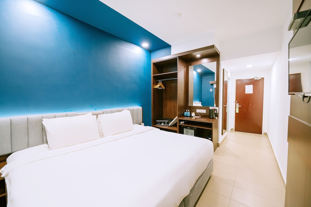 Standard Room, 1 King Bed - Photo 2