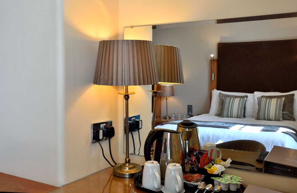 Standard Twin Room, Ensuite - Photo 8
