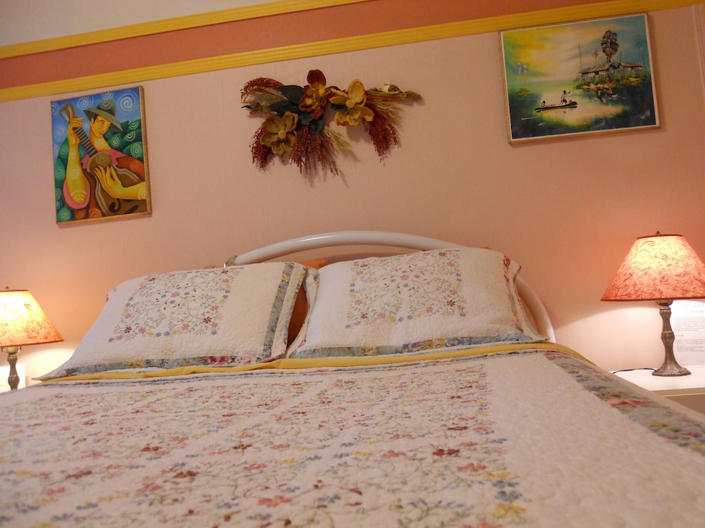 Superior Double Room, Shared Bathroom, Park View (Rose) photo 1