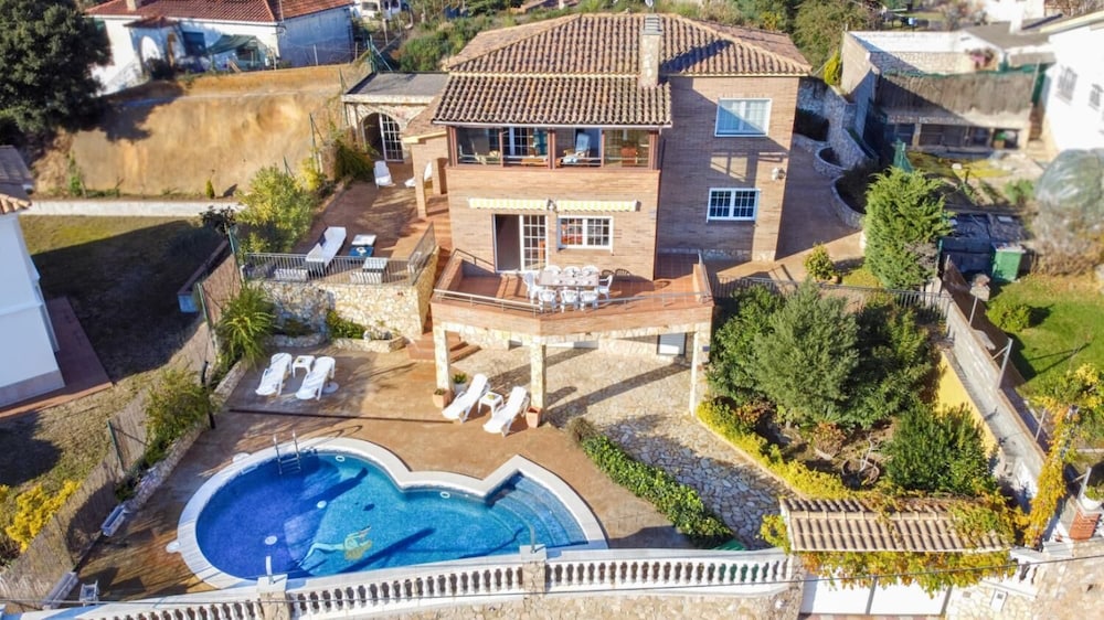 Villa photo 2