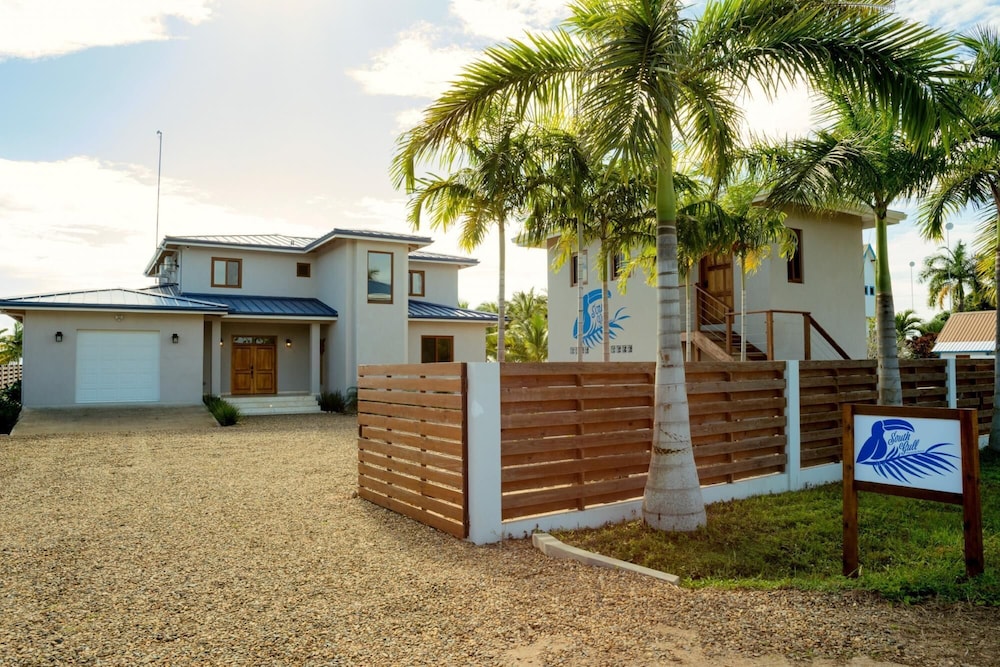 Villa photo 2