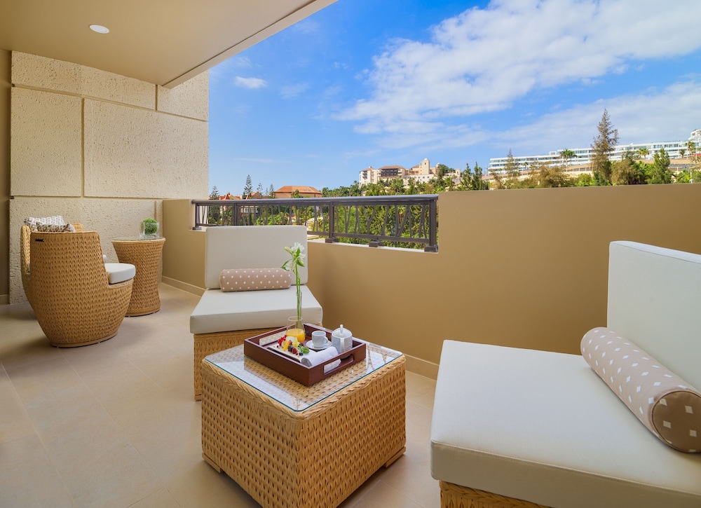 Senior Suite (1 adult)