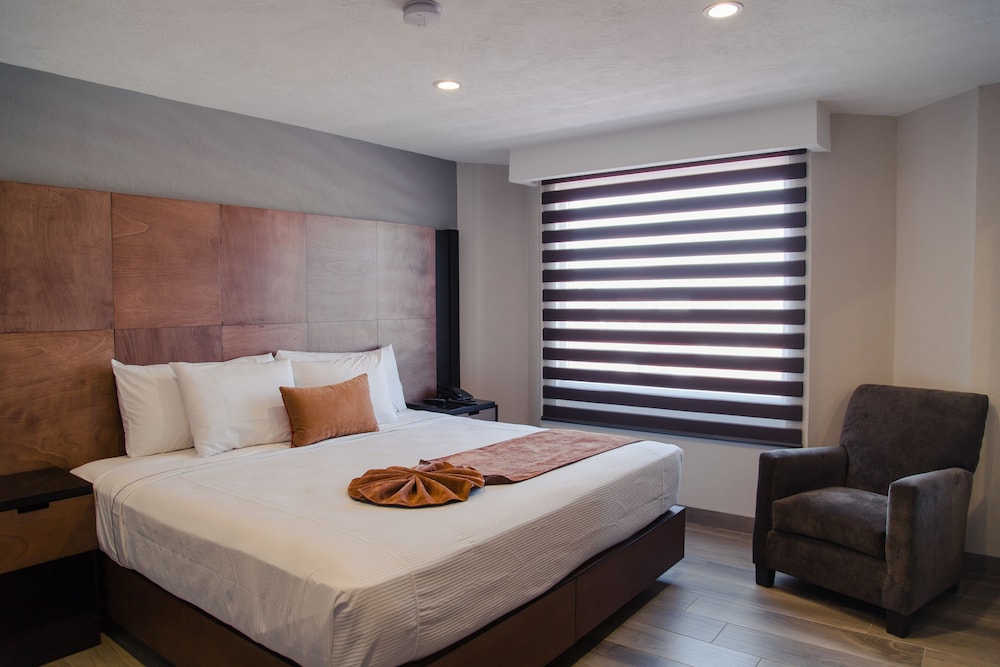 Executive Room, 1 King Bed, City View - Photo 3