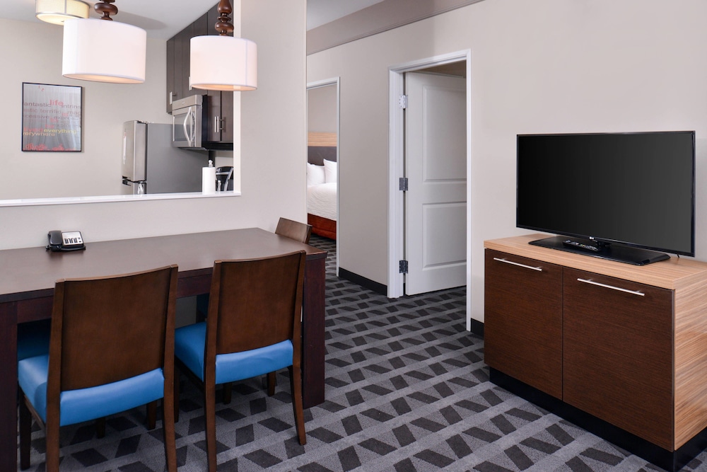 Suite, 2 Bedrooms (Mobility Accessible, Roll-in Shower) photo 3