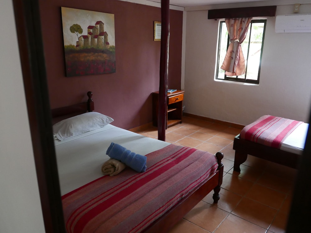 Economy Triple Room, Multiple Beds, Shared Bathroom photo 1