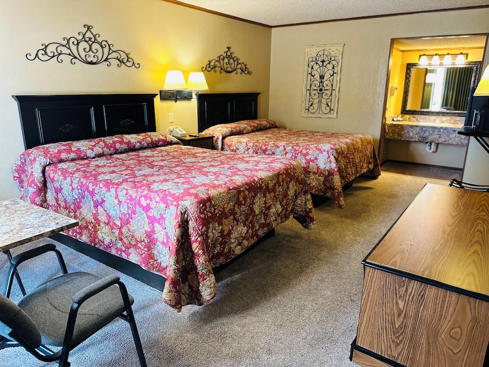 Standard Room, 2 Queen Beds, Smoking