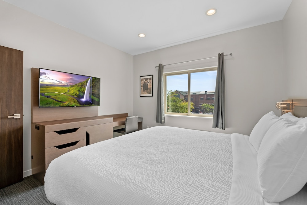 Monarch Suite photo 3