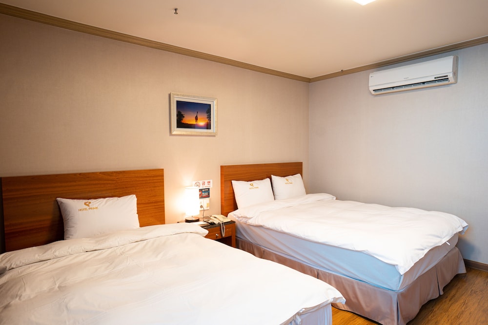 Deluxe Twin Room (Breakfast for 2, Free Netflix+Youtube)