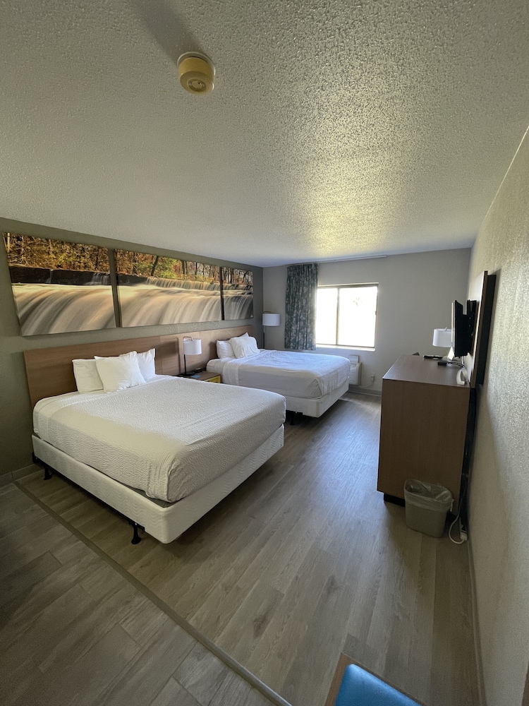 Room, 2 Queen Beds - Photo 4