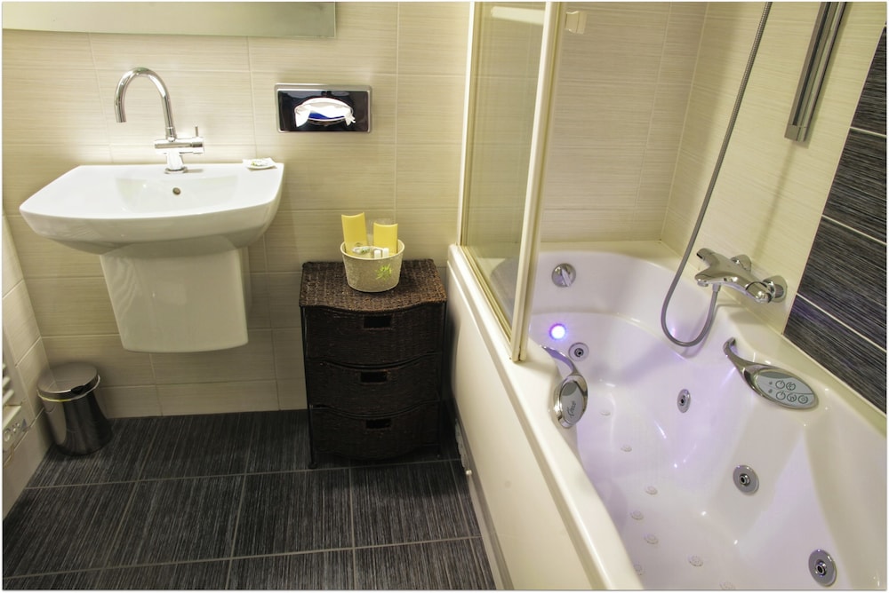 VIP double room with balneo bathtub photo 3