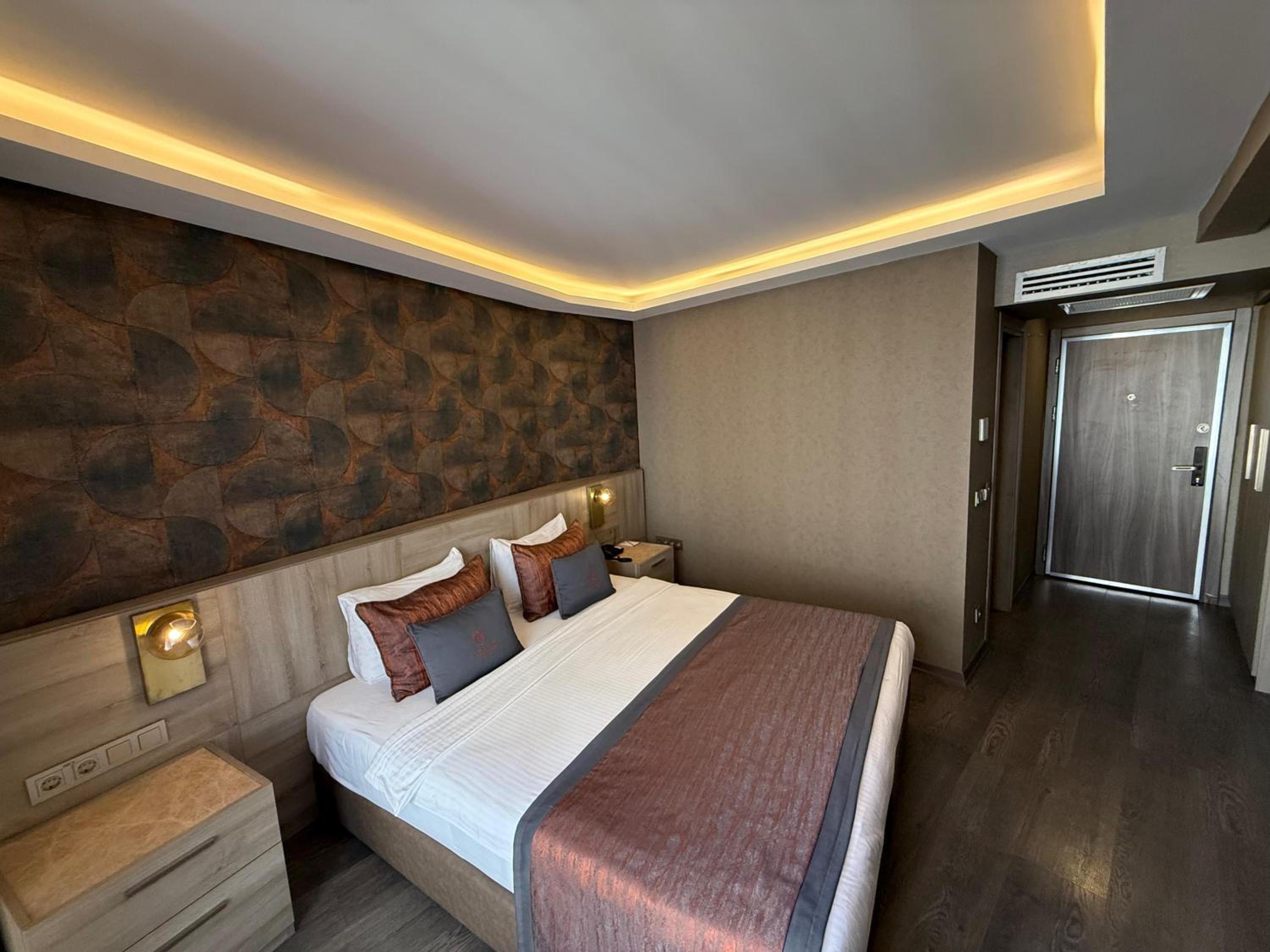 Standard King Room photo 3