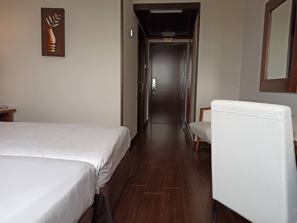 Standard Double or Twin Room photo 2