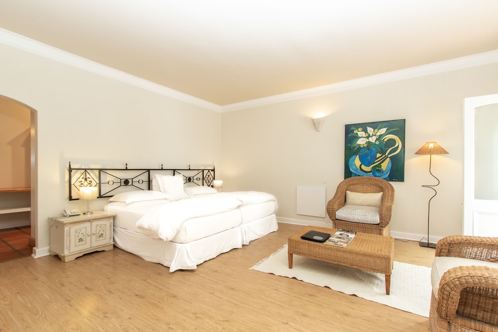 Standard Twin Room, 1 Bedroom, Balcony, Garden Area photo 2