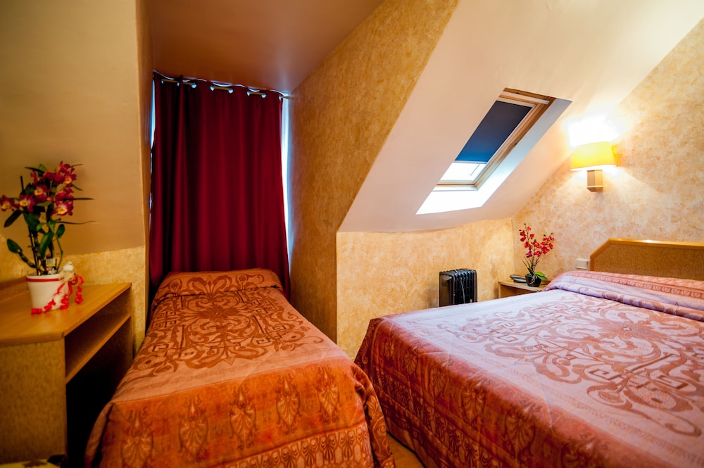 Triple Room, 3 Twin Beds photo 2