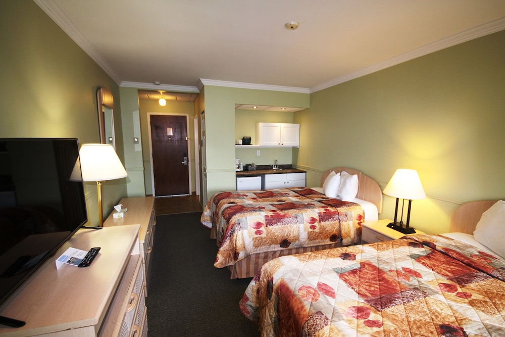 Deluxe Room, Multiple Beds (Non-Riverview) photo 1