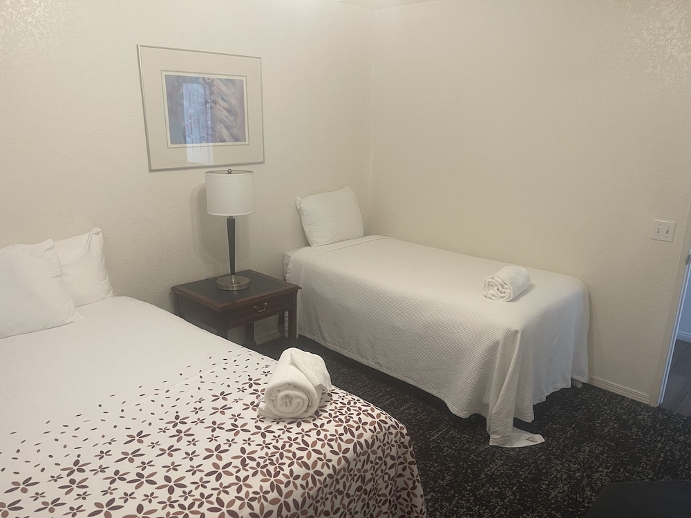 Family Villa, Multiple Beds (Villa Five, .3 Miles from Resort, 3 B)