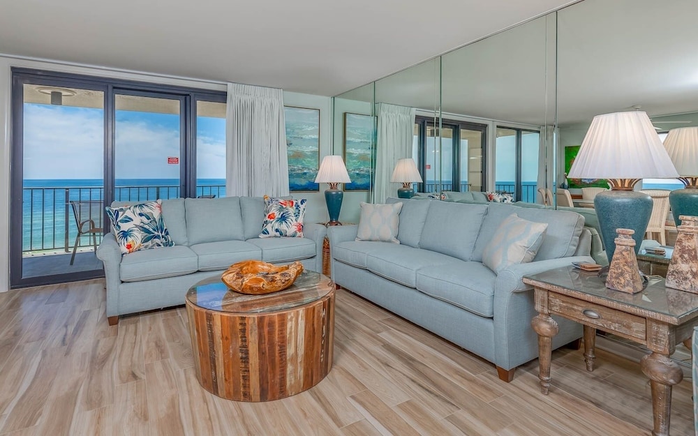 Condo, 3 Bedrooms