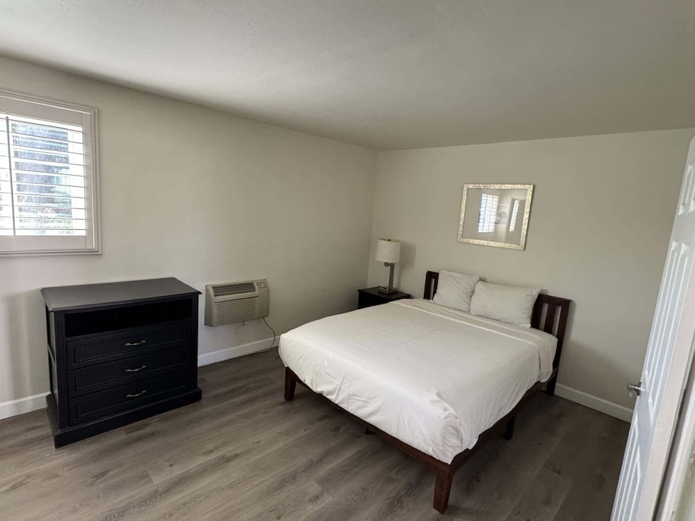 Classic Room, 1 Queen Bed
