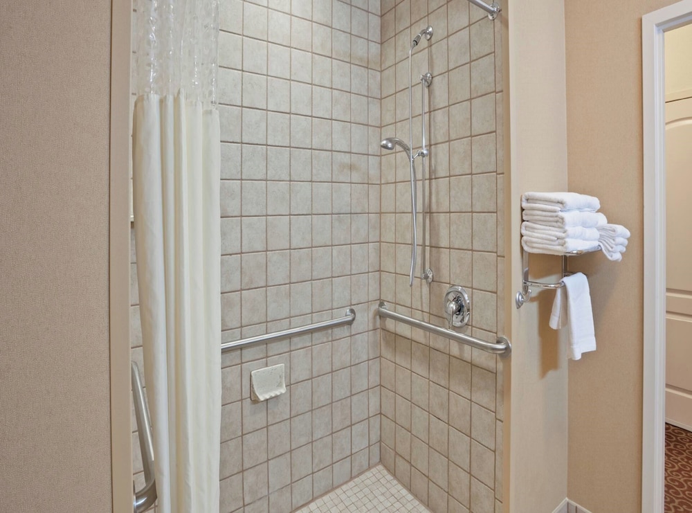 Room, 2 Queen Beds, Accessible, Non Smoking - Photo 4