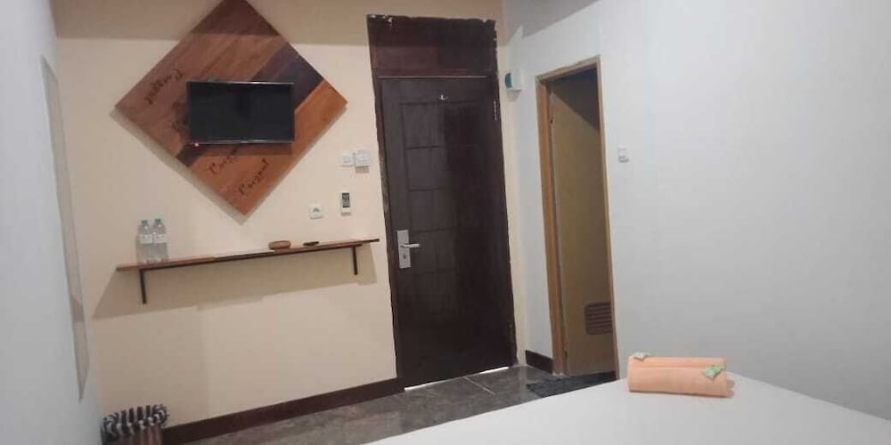 Deluxe Room (A/C) - Photo 1