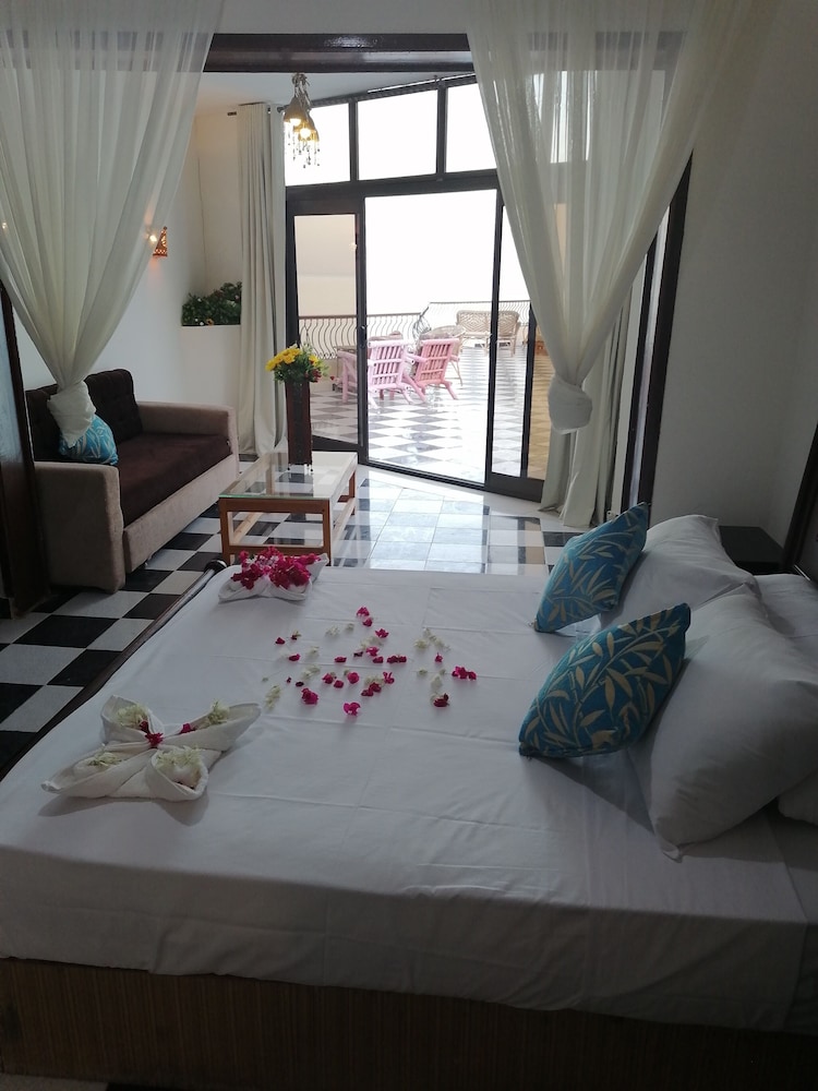 Double Room - Photo 8
