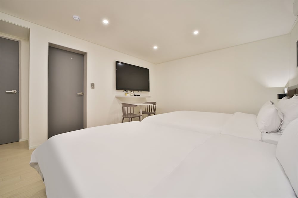 Premier Twin Room - Photo 6