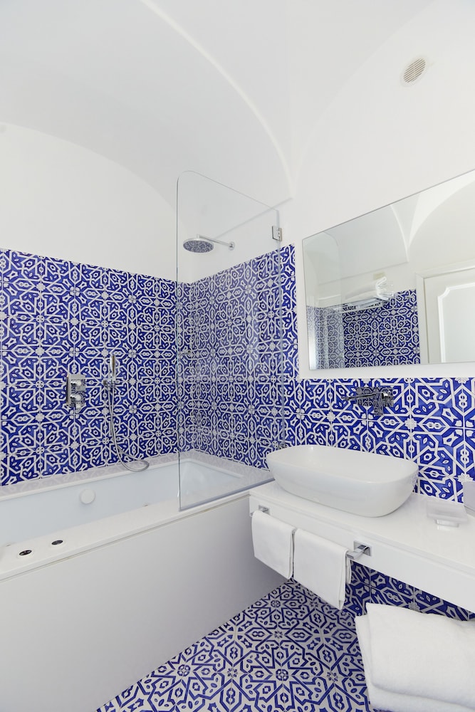 Deluxe Triple Room, 1 Bedroom, Sea View - Photo 8