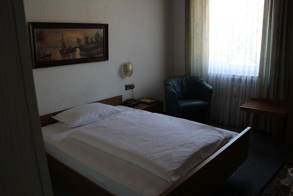 Comfort Single Room, 1 Queen Bed