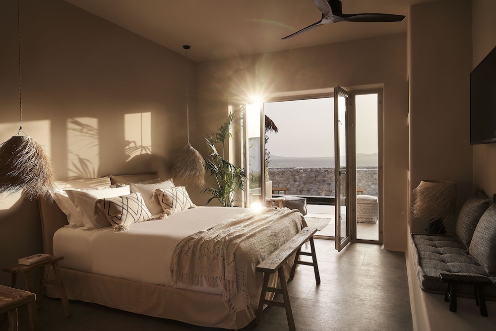 Delos Sea View Suite with Hot Tub - Photo 1