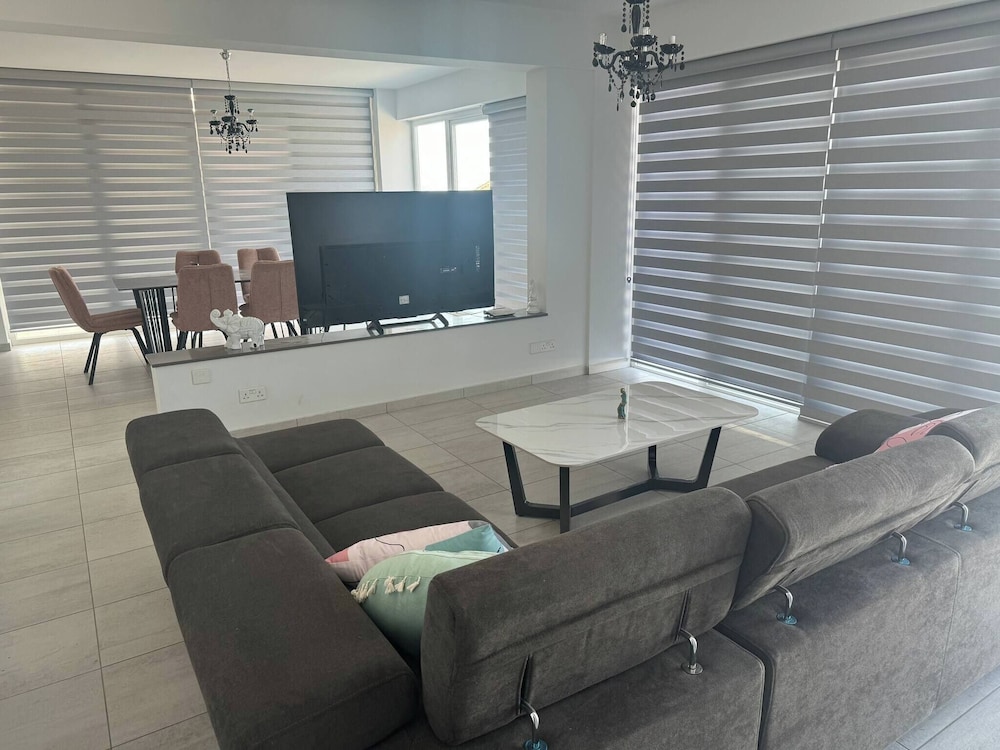 Apartment, 3 Bedrooms, Accessible, Smoking