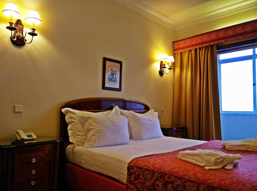 Classic Suite, 1 Queen Bed, Balcony, Sea View - Photo 1