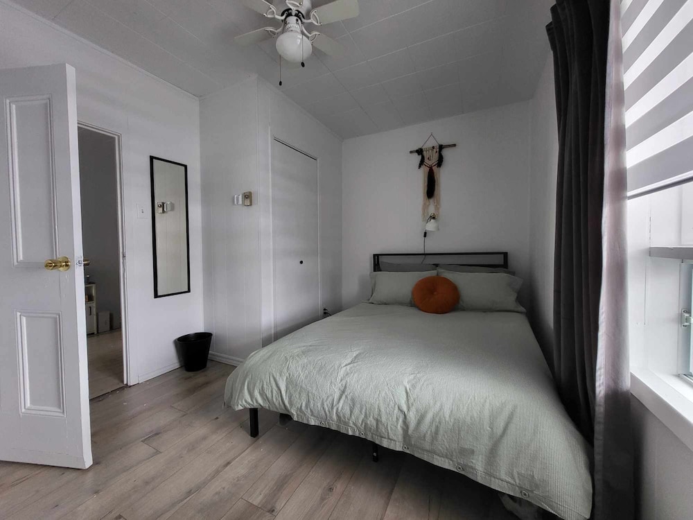 Economy Single Room, 1 Double Bed, Shared Bathroom