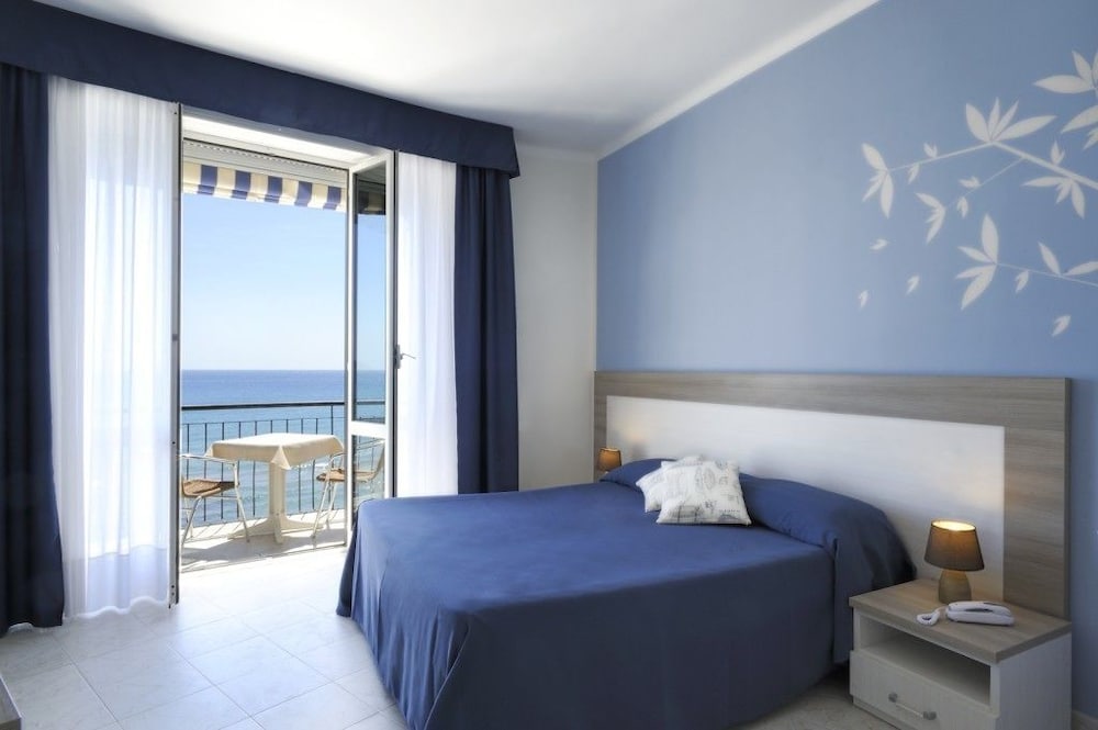 Double or Twin Room, Balcony, Sea View photo 1