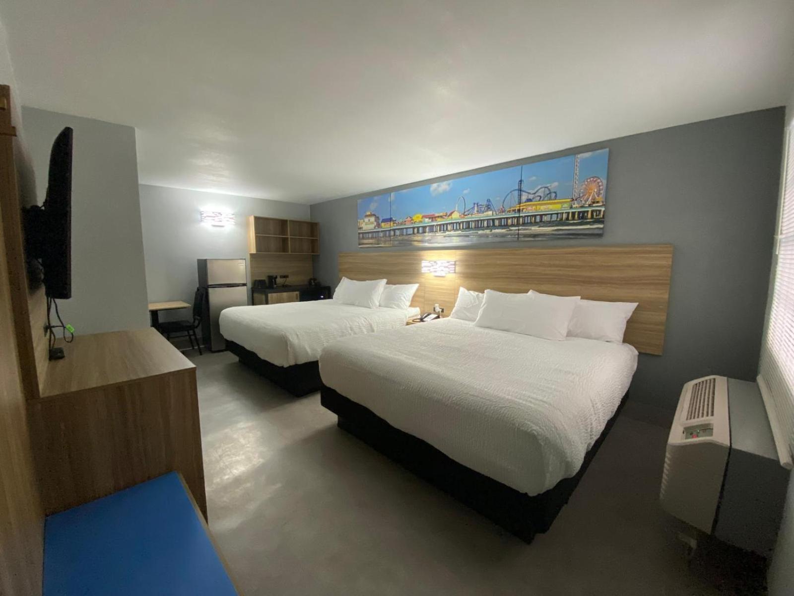 Suite with Two King Beds - Non-Smoking - Photo 4