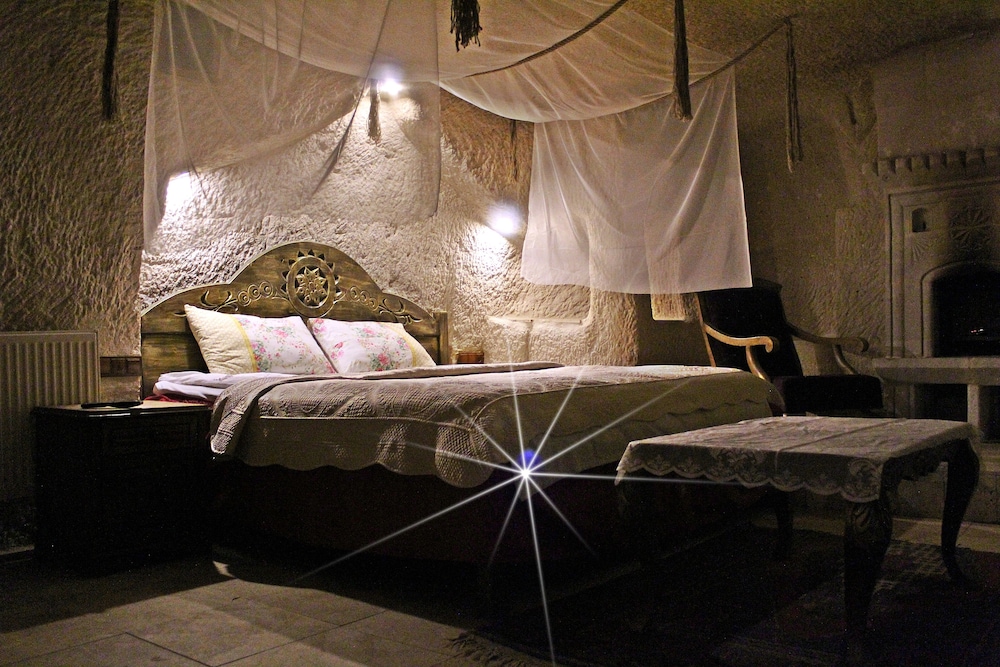 Superior Room, 1 Queen Bed, Fireplace photo 1