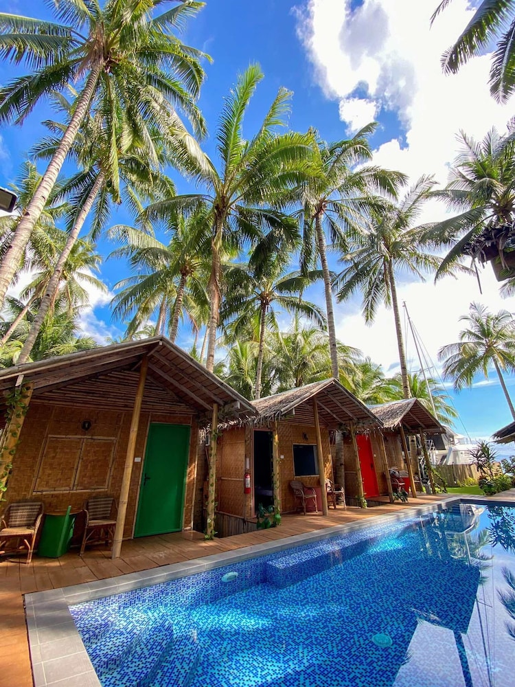 Deluxe Double Room, 1 Queen Bed, Balcony, Pool View photo 3