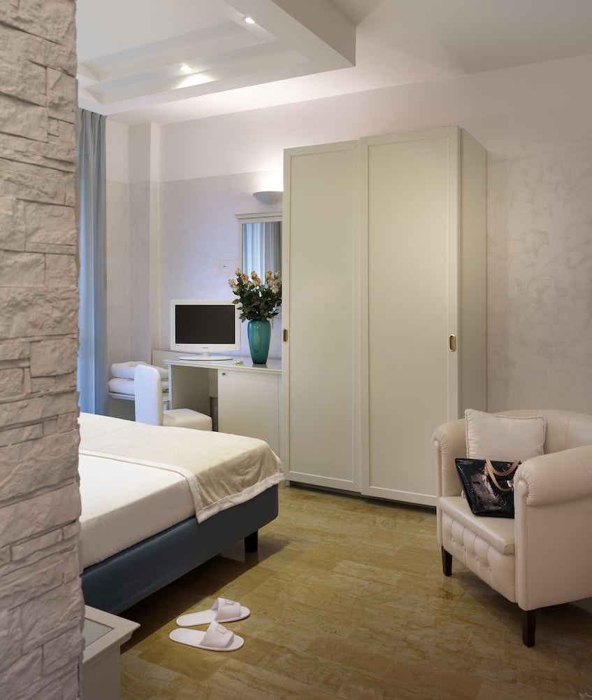 Standard Double or Twin Room, Annex Building - Photo 3