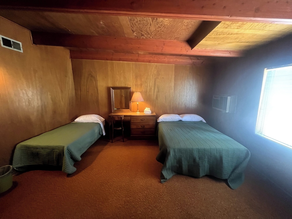 1 Double Bed and 1 Twin Bed