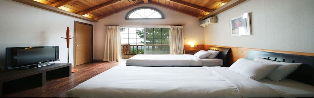 Standard Twin Room - Photo 5